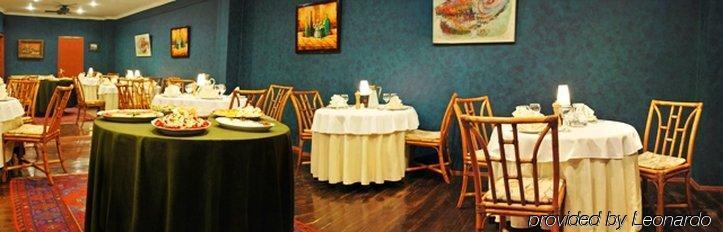 Urban Lodge Hotel Rooms And Suits Tbilisi Restaurace fotografie